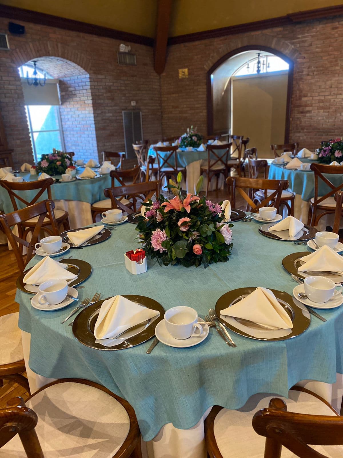 Mesa y flores para evento social — Fleur MX